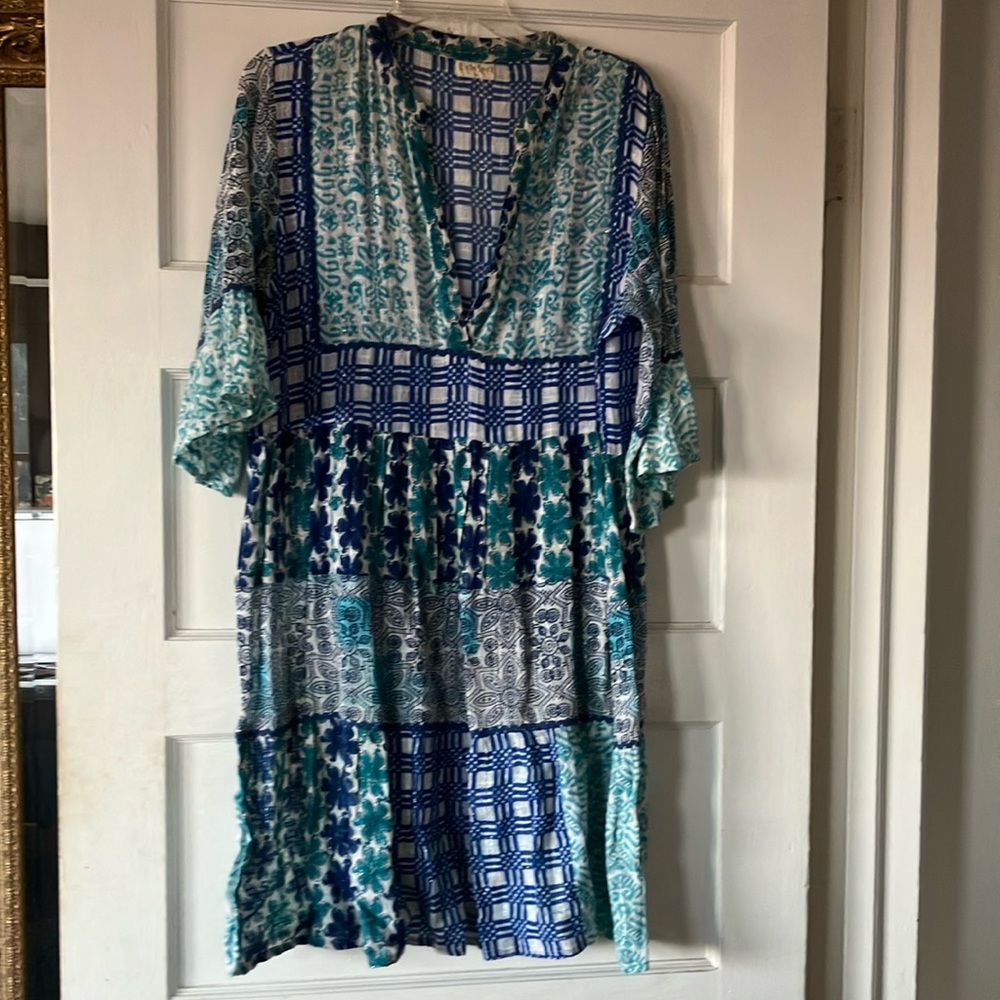 Elegant Blue and Green Patterned Dress